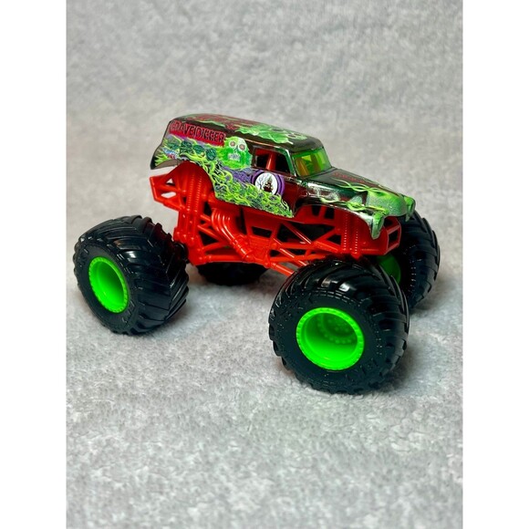 Exclusive Spin Master Monster Jam Supercharge Speedway Grave Digger Truck 1:64 - Picture 1 of 5